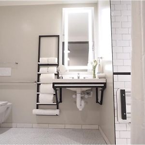 Deluxe  King Room Disability Access